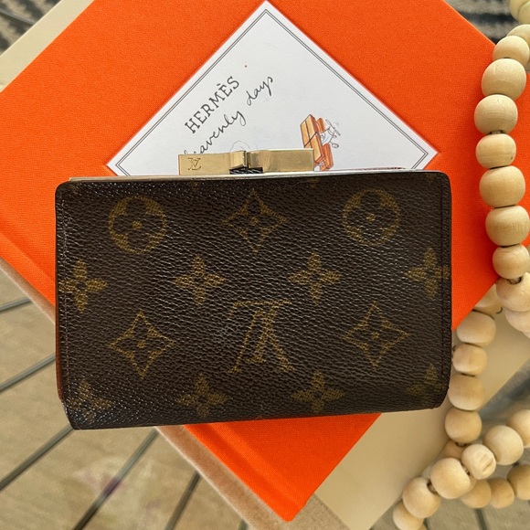LOUIS VUITTON Monogram French Kisslock wallet. Very good condition. Vintage. - Picture 2 of 12